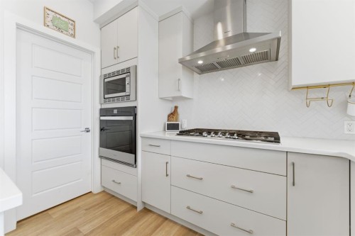 936 Langholm Drive Se, Airdrie, AB - Indoor Photo Showing Kitchen With Upgraded Kitchen