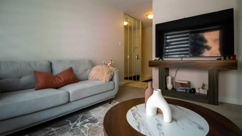 302-1111 15 Avenue Sw, Calgary, AB - Indoor Photo Showing Living Room