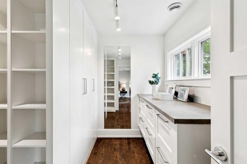 3237 7 Street Sw, Calgary, AB - Indoor