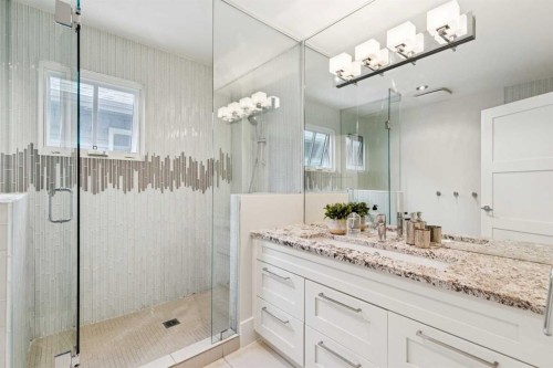 3237 7 Street Sw, Calgary, AB - Indoor Photo Showing Bathroom