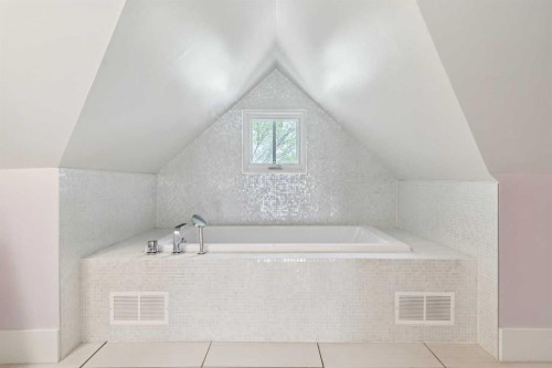 3237 7 Street Sw, Calgary, AB - Indoor Photo Showing Bathroom