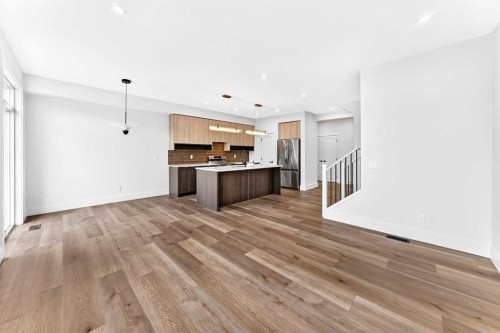 226 Greystone Boulevard, Cochrane, AB - Indoor Photo Showing Kitchen