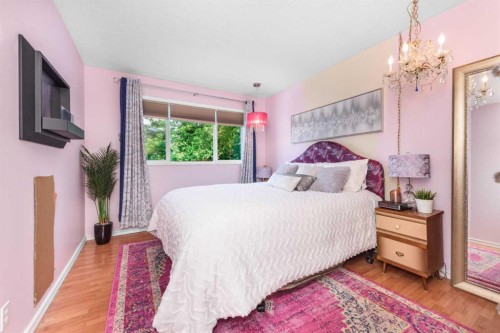 208 Van Horne Crescent Ne, Calgary, AB - Indoor Photo Showing Bedroom