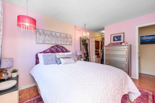208 Van Horne Crescent Ne, Calgary, AB - Indoor Photo Showing Bedroom