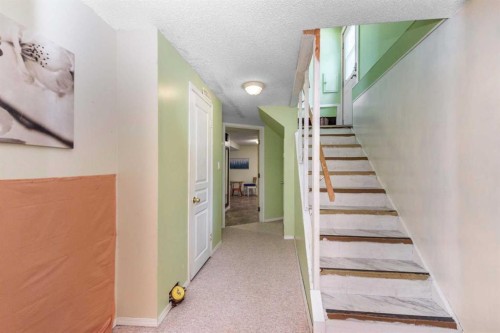 208 Van Horne Crescent Ne, Calgary, AB - Indoor Photo Showing Other Room