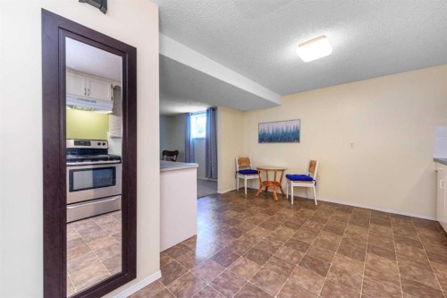208 Van Horne Crescent Ne, Calgary, AB - Indoor