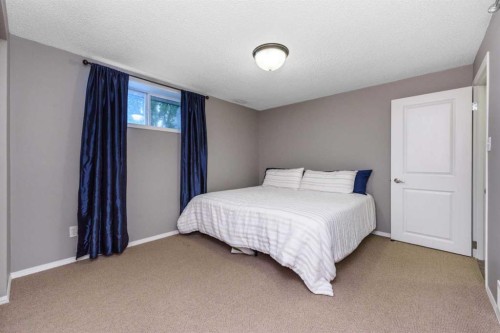 208 Van Horne Crescent Ne, Calgary, AB - Indoor Photo Showing Bedroom