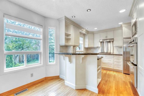 37 Shawbrooke Bay Sw, Calgary, AB - Indoor Photo Showing Kitchen With Upgraded Kitchen