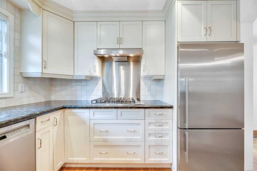 37 Shawbrooke Bay Sw, Calgary, AB - Indoor Photo Showing Kitchen