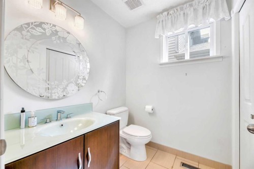 37 Shawbrooke Bay Sw, Calgary, AB - Indoor Photo Showing Bathroom