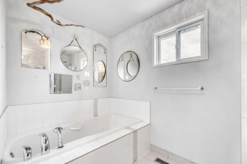 37 Shawbrooke Bay Sw, Calgary, AB - Indoor Photo Showing Bathroom