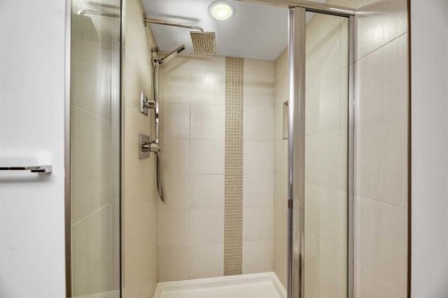 37 Shawbrooke Bay Sw, Calgary, AB - Indoor Photo Showing Bathroom