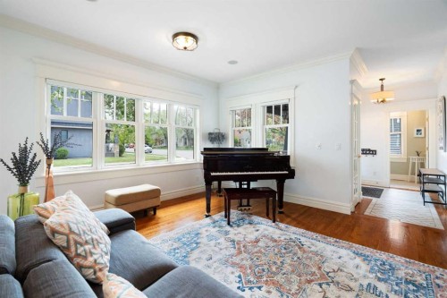 2402 Bowness Road Nw, Calgary, AB - Indoor Photo Showing Living Room