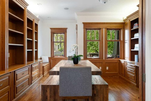 2402 Bowness Road Nw, Calgary, AB - Indoor Photo Showing Dining Room