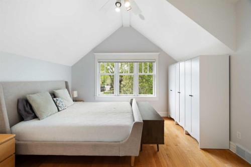 2402 Bowness Road Nw, Calgary, AB - Indoor Photo Showing Bedroom