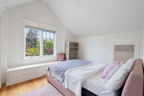 2402 Bowness Road Nw, Calgary, AB - Indoor Photo Showing Bedroom