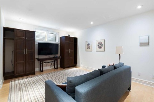 2402 Bowness Road Nw, Calgary, AB - Indoor