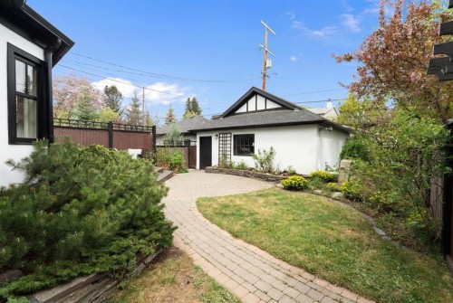 2402 Bowness Road Nw, Calgary, AB - Outdoor