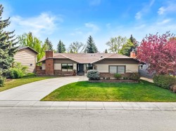 612 Lake Simcoe Close SE Calgary, AB T2J 5H2