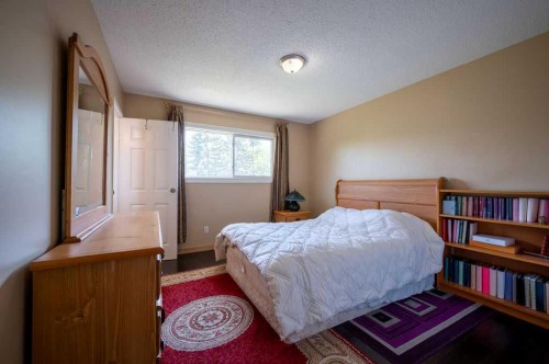 139 Maitland Road Ne, Calgary, AB - Indoor Photo Showing Bedroom