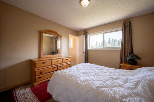 139 Maitland Road Ne, Calgary, AB - Indoor Photo Showing Bedroom