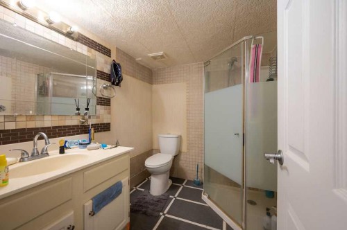 139 Maitland Road Ne, Calgary, AB - Indoor Photo Showing Bathroom