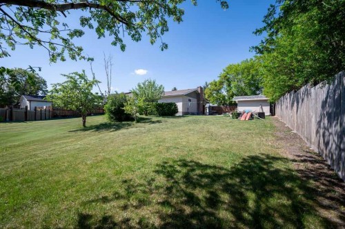 139 Maitland Road Ne, Calgary, AB - Outdoor