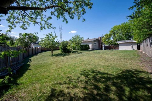 139 Maitland Road Ne, Calgary, AB - Outdoor