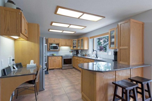 616 Memorial Avenue, Vulcan, AB - Indoor Photo Showing Kitchen