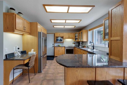 616 Memorial Avenue, Vulcan, AB - Indoor Photo Showing Kitchen
