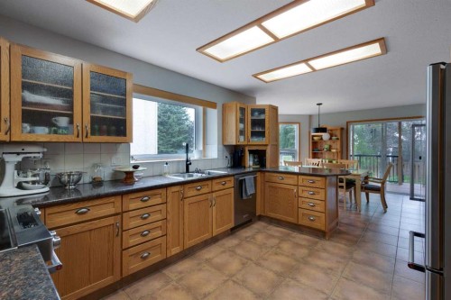 616 Memorial Avenue, Vulcan, AB - Indoor Photo Showing Kitchen