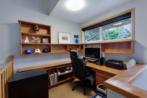 616 Memorial Avenue, Vulcan, AB - Indoor Photo Showing Office