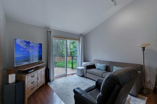 616 Memorial Avenue, Vulcan, AB - Indoor Photo Showing Living Room