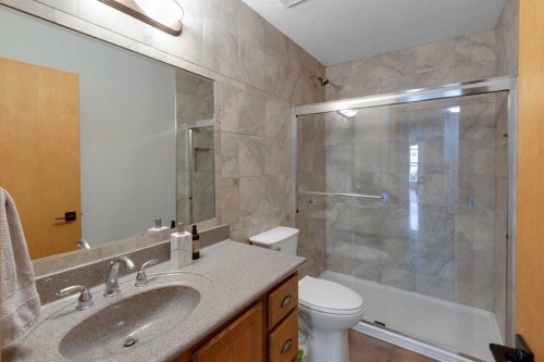 616 Memorial Avenue, Vulcan, AB - Indoor Photo Showing Bathroom
