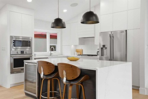 815 120 Avenue Se, Calgary, AB - Indoor Photo Showing Kitchen With Stainless Steel Kitchen With Upgraded Kitchen