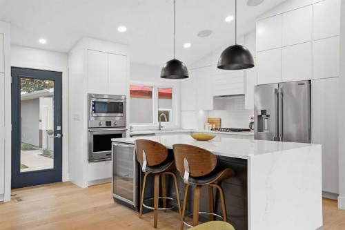 815 120 Avenue Se, Calgary, AB - Indoor Photo Showing Kitchen With Stainless Steel Kitchen With Upgraded Kitchen