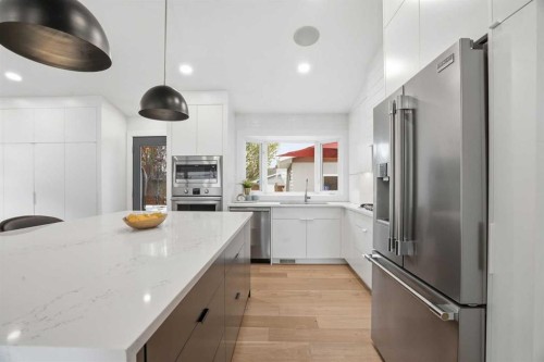 815 120 Avenue Se, Calgary, AB - Indoor Photo Showing Kitchen With Stainless Steel Kitchen With Upgraded Kitchen