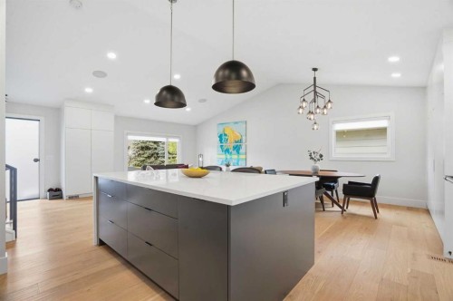 815 120 Avenue Se, Calgary, AB - Indoor Photo Showing Kitchen
