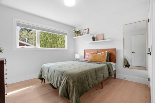 815 120 Avenue Se, Calgary, AB - Indoor Photo Showing Bedroom