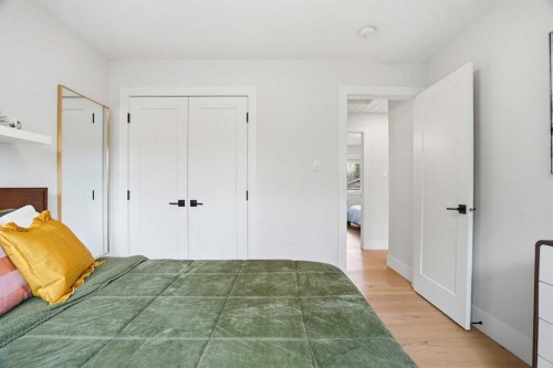 815 120 Avenue Se, Calgary, AB - Indoor Photo Showing Bedroom