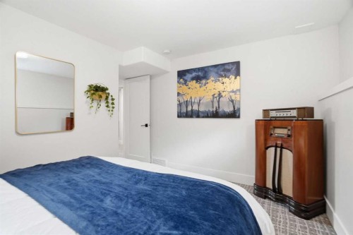815 120 Avenue Se, Calgary, AB - Indoor Photo Showing Bedroom