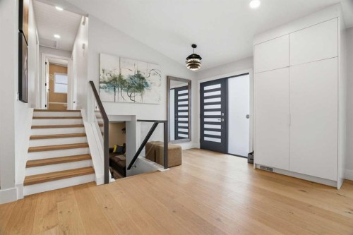 815 120 Avenue Se, Calgary, AB - Indoor Photo Showing Other Room