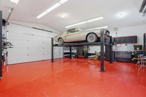 815 120 Avenue Se, Calgary, AB - Indoor Photo Showing Garage
