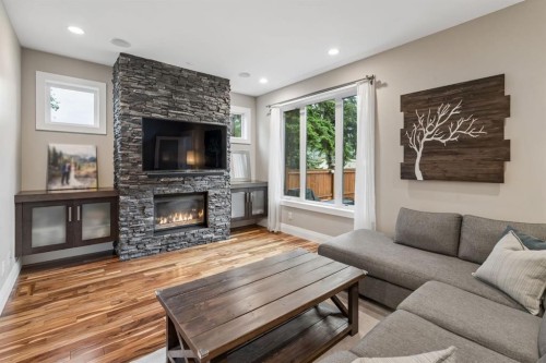 3302 39 Street Sw, Calgary, AB 