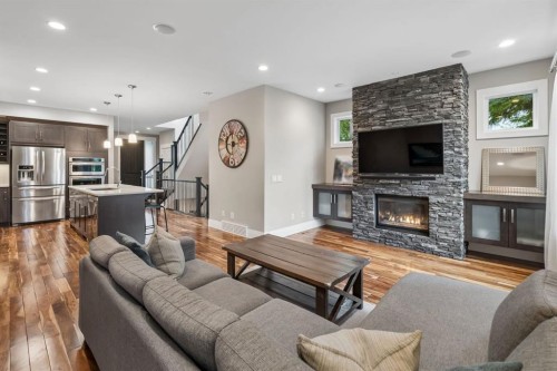 3302 39 Street Sw, Calgary, AB 