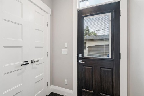 3302 39 Street Sw, Calgary, AB 
