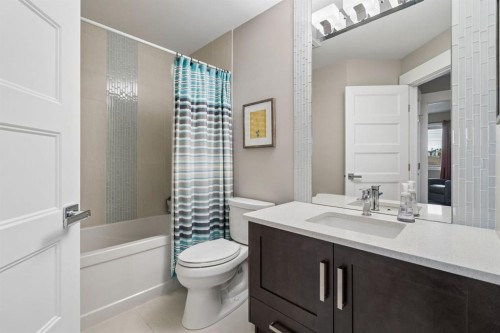 3302 39 Street Sw, Calgary, AB 