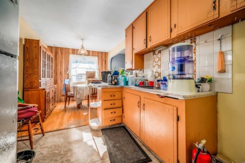 3452 37 Street Sw, Calgary, AB - Indoor Photo Showing Other Room