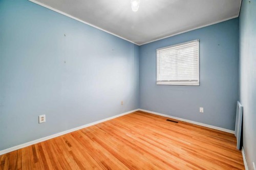 3452 37 Street Sw, Calgary, AB - Indoor Photo Showing Other Room