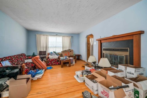 3452 37 Street Sw, Calgary, AB - Indoor Photo Showing Living Room With Fireplace